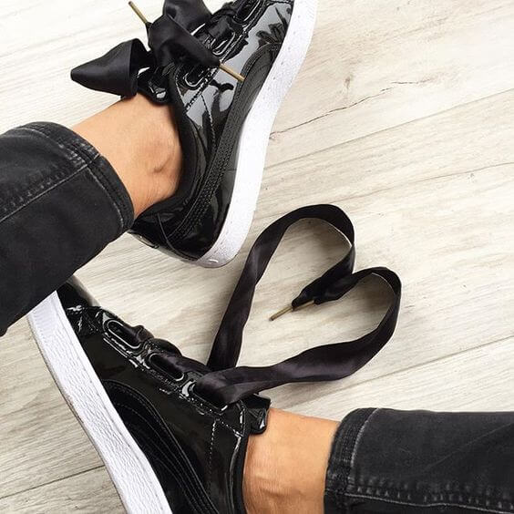 Las zapatillas con lazo de PUMA chic del momento! – Black & Cool